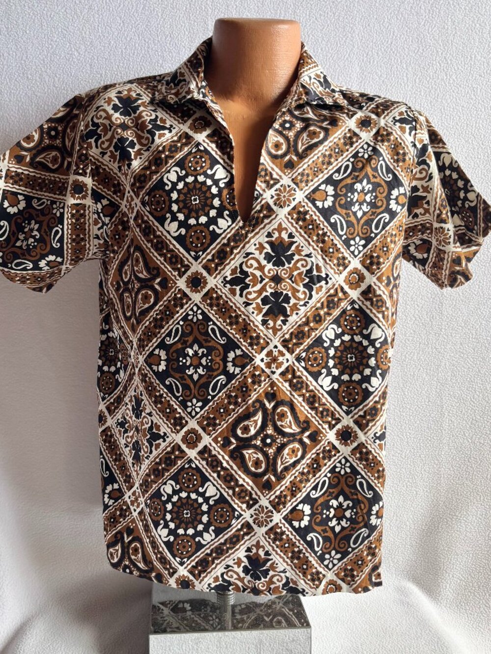 Vintage 1970s Brown Mod Paisley Print Short Sleeve Pullover Cotton Shirt